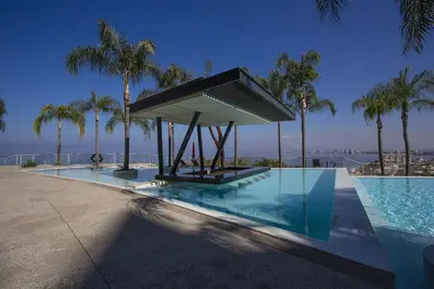 Image de Fully remodeled 12 stories up! First floor retreat! !