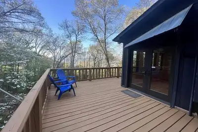 Image de Mountainside Retreat With a hot tub
