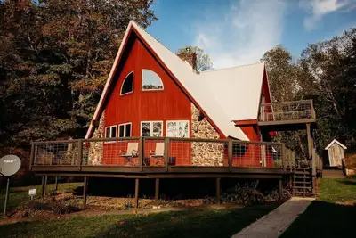 Image de Secluded Luxury A-frame, Stone Wood Burning Fireplace, Hot Tub, Foosball & Views