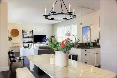 Image de Modern on Main, The Ideal Stowe Village location