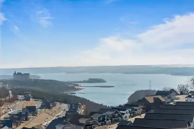 Image de Lakeview | Sleeps 23 | Hot Tub | Arcade | Grill