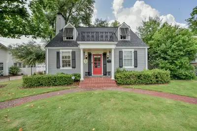 Image de Bama Hideout- Book now for Football! Walk to the Stadium and Campus!