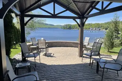 Image de “The Lake house” Private Beach; Sleeps 16! ! !