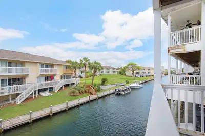 Image de Snowbird Special Jan Feb! 🌊Canal View~pools~Walk2Beach~2br Sandpiper Cove 4114