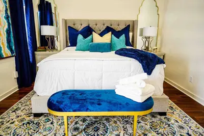 Luxe 3br w/ fenced parking 2 miles to French Qtr