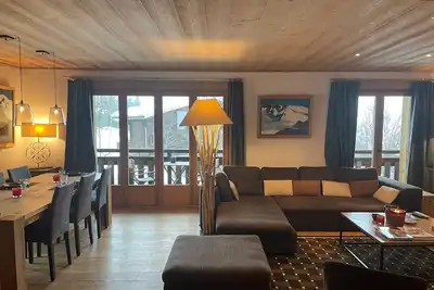 Image de Demi chalet de 150m2, idéalement situé, à 400m du centre/ski, garage, Saison/sem
