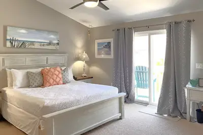 Image de Bd71--End Unit, Modern comforts, 1 minute walk to beach, HIgh-speed internet