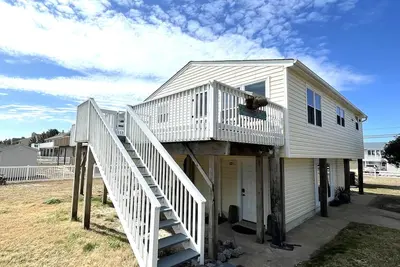 Image de Cozy beach house in Sandbridge- just steps away from the beach! !