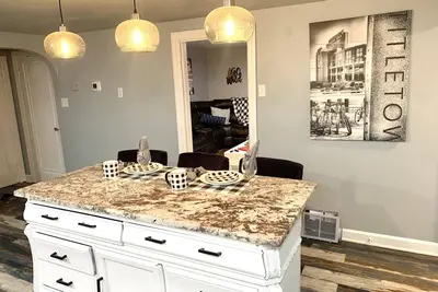 Image de Ritchie’s Checkered Penthouse at City Stadium
