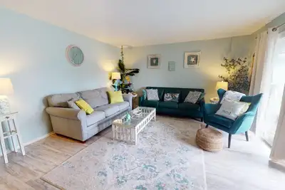 Image de Beautiful 2 Br, 2. 5 Bath Beach Condo on Pensacola Beach with added Tesla charger