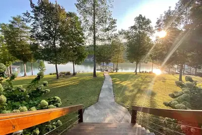 Image de 4br Lakefront Cabin + Dock Access | Kayaks&Firepit