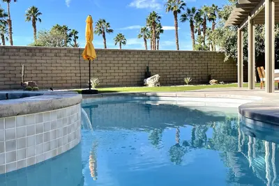 Image de Sun Gold house -Pool&Spa, Fire pit and more!