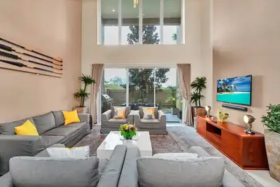 Image de Luxury Villa Less Than A Mile From Disneyworld *Bonus Elevator*