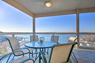 Image de Balcony w/ Water Views: Lake Ozark Retreat!