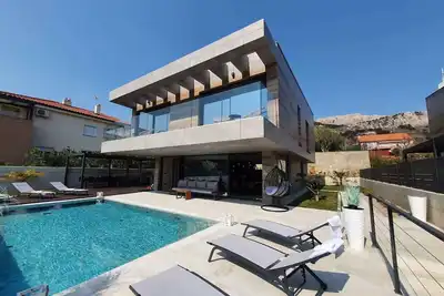 Image de Villa avec piscine et spa