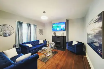 Image de Modern Victorian Family Home Mins-To Downtown/Otr! !