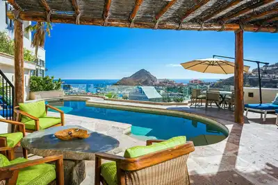 Spectacular Ocean and Marina Views in Pedregal, Walk to Downtown