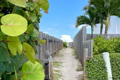 Image de Private Beach Access, Firepit, Patio, Bbq, Sundeck