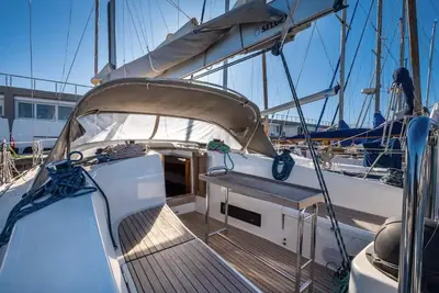 Image de Bateau de vacances 'Barco en Port Olympic' avec terrasses et Wi-Fi