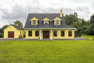 Image de Large 5-Bed Country House, Aughagower, Westport,
