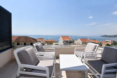 Image de Appartement de deux chambres avec la terrasse et la vue sur le mer Tucepi, Makarska (A-19548-a)