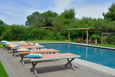 Beach Front Bibbona, élégante villa de 600 m² avec piscine entourée d’un magnifique jardin. . .