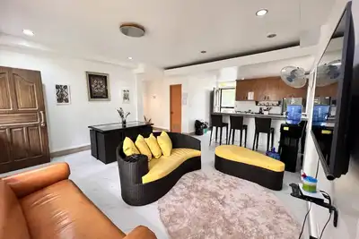 Image de Triple M Vacation Villas - Yellow house