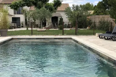 Image de Maison PROVENÇALE Avec Piscine En Campagne