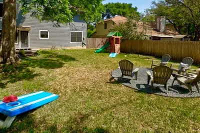 Image de 'Boni and Blithe' - Pet-Friendly! Centrally Located! Fenced in Yard!