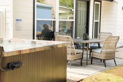 Image de 'Crested Oak'-Hot tub! Fire Pit! Game Room! Pet Friendly!