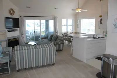 Image de Gone Coastal: Canal Front, Pet Friendly Condo w/ Boat Slip (Bv831 in Pirate's Cove)