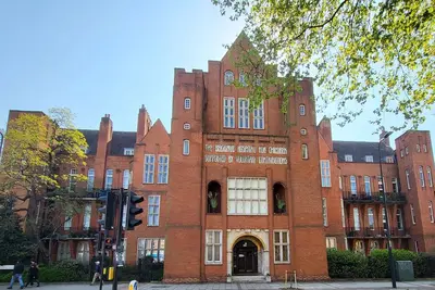 Image de Designer Flat Opposite Oval Tube 10 min to Big Ben