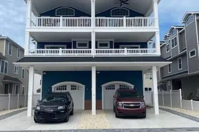 Image de 5 Bedrooms, Bonus Room with Elevator Townhouse! !