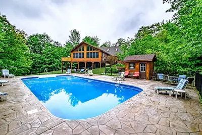 Image de Mountain Hideaway - Outdoor pool, hot tub, 5 minutes to Sunday River!