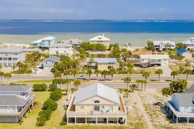 Image de Sunglow Bungalow | Beach Access, Game Room!