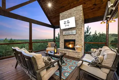 Image de Cozy cabin with amazing views, fire pit, hot tub, great location, pet friendly