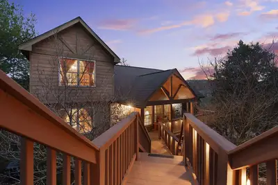 Image de The Lodge on the Creek – Branson West Cabin w\/ Beautiful Views