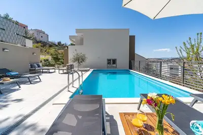 Image de New - Villa Nina with private 32 sqm heated pool, 5 bedrooms, fun zone, 850m from the beach