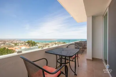 Image de Top-Floor Condo w/Ocean Views, Pool & Gym Access