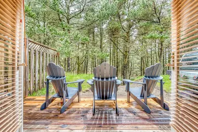 Image de Stylish Pacific City Home - 3 Min Walk to the Beach!