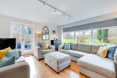 Image de Little Bourne - Deux Chambres Maison, Couchages 4