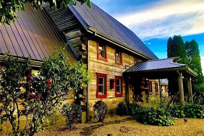 Image de ⁕1866 Antique Hand Hewn 3 Story Log Cabin⁕