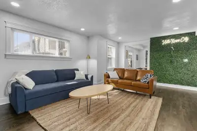 Image de Midtown Manor Central Location - 1 Mile to Plaza