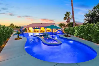 Image de Lazy River, Water slide, kids Race track, Arcade room, Playground
