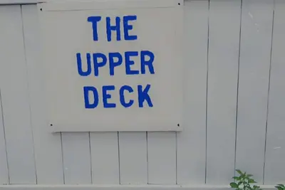 Image de The Upper Deck Cozy Private Room 5 minutes away from beach