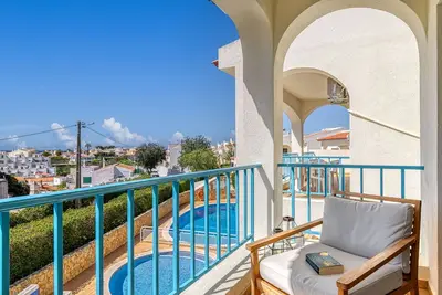 Image de Carvoeiro - Spacious 2 bedroom appartment with pool close by the sea (250m)