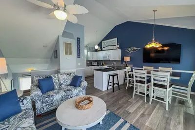 Pickled Pelican - Recently Updated 2 Br Oceanside Condo w/Community Pool