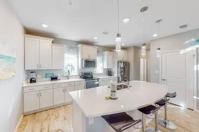 Image de Pretty townhome with pools & hot tub - less than half-mile to beach