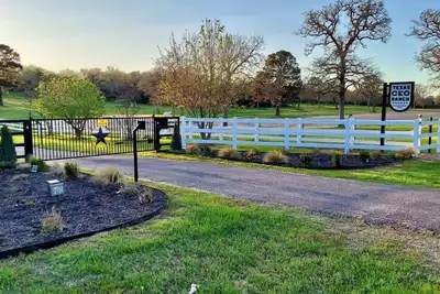 Image de Luxury Ranch Retreat with Pool, Hike & Bike Trails & Golf-Close to Cota & Austin