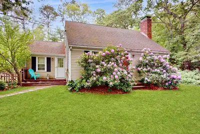 Image de Dog-friendly home with firepit, deck & washer/dryer - walk to Sandy Neck Beach